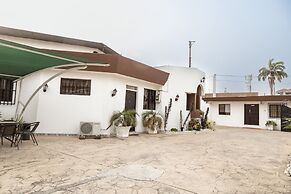 Hill View Hotel West Airport