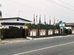 Hill View Hotel West Airport