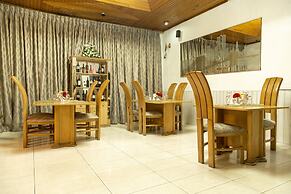 Hill View Hotel West Airport