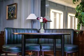 Johns Pardede International Hotel