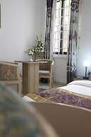 Hill View Hotel McCarthy Hills