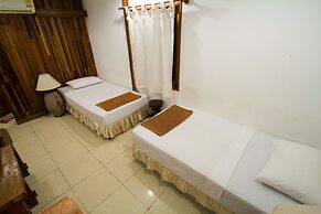 Tropical Garden Bungalow