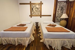 Tropical Garden Bungalow