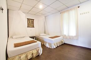 Tropical Garden Bungalow