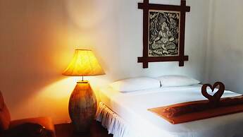 Tropical Garden Bungalow