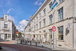 Alpha Hotel