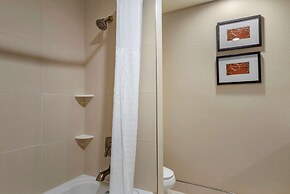 Comfort Suites University