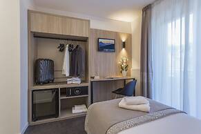 Tourist Hotel