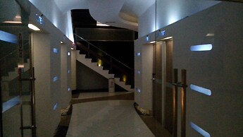 Space Hotel by Papaho