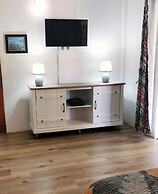 Bananaquit Apartments