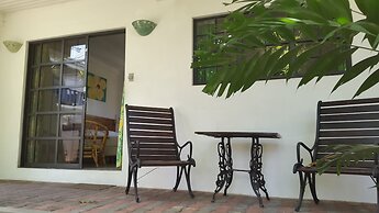 Bananaquit Apartments