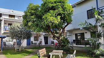 Bananaquit Apartments