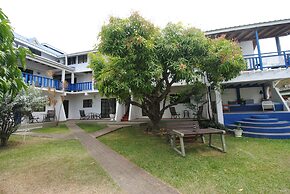 Bananaquit Apartments