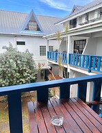 Bananaquit Apartments