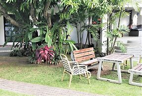 Bananaquit Apartments