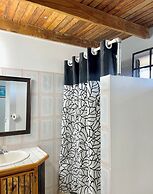 Bananaquit Apartments