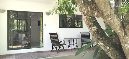 Bananaquit Apartments