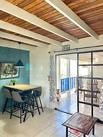 Bananaquit Apartments