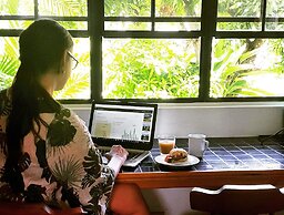 Bananaquit Apartments