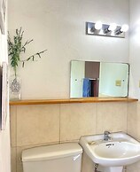 Bananaquit Apartments