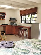 Bananaquit Apartments