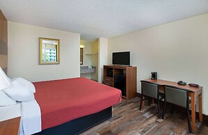 Americana Inn, a Travelodge by Wyndham