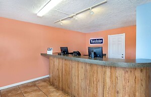 Americana Inn, a Travelodge by Wyndham