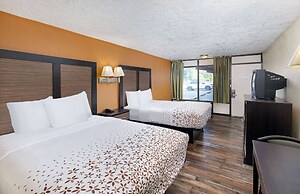 Americana Inn, a Travelodge by Wyndham