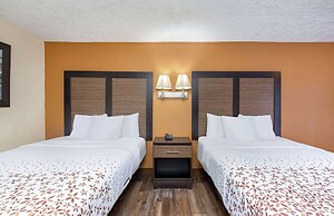 Americana Inn, a Travelodge by Wyndham