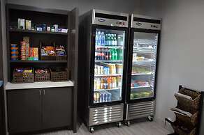 Del-Mar Airport Inn & Suites