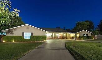 Latitude Adjustment By Signature Vacation Rentals