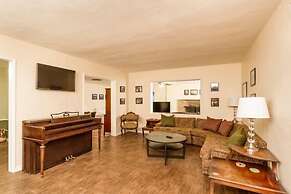 Encanto Bungalow By Signature Vacation Rentals