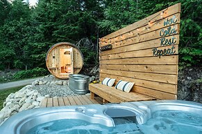 The Cabin at Sweetwater Lane Farm