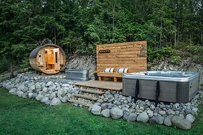 The Cabin at Sweetwater Lane Farm