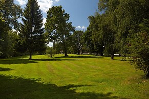 Velich Country Club