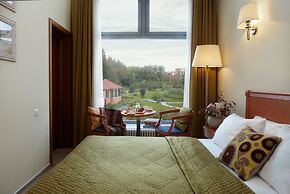 Velich Country Club