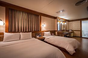 Golden Phoenix Hotel