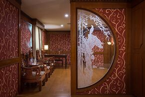 Golden Phoenix Hotel