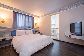 Golden Phoenix Hotel