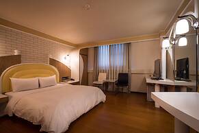 Golden Phoenix Hotel