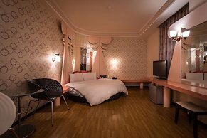 Golden Phoenix Hotel