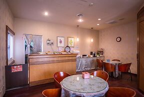 Golden Phoenix Hotel