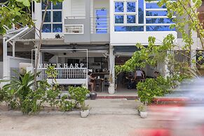 Whiteharp Beach Inn