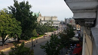 Old Town Art Apartment