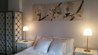 Old Town Art Apartment