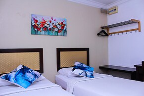 Queenspark Lovita Hotel