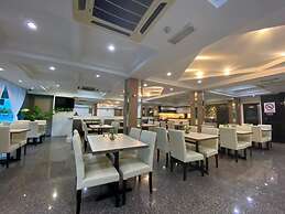 Queenspark Lovita Hotel