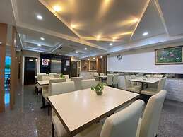 Queenspark Lovita Hotel