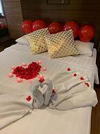 Queenspark Lovita Hotel