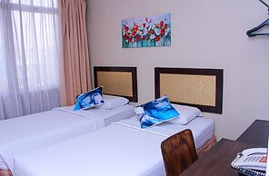 Queenspark Lovita Hotel